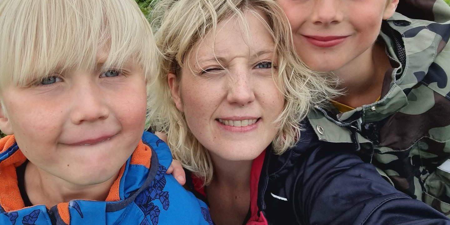 Ny bok - ”En dum knöl i mammas bröst” | Bröstcancerförbundet